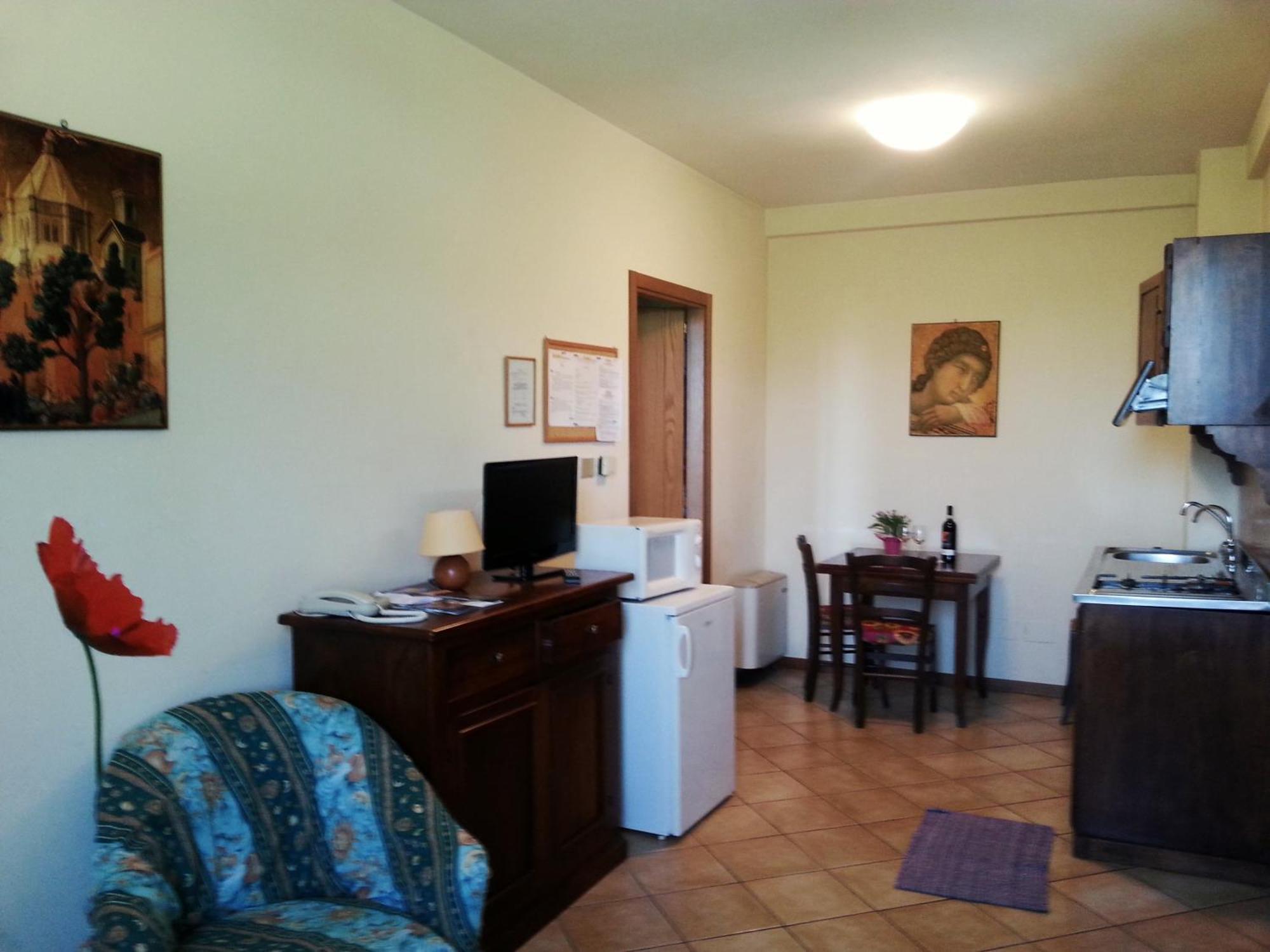 Residence Le Meridiane Сиена Стая снимка